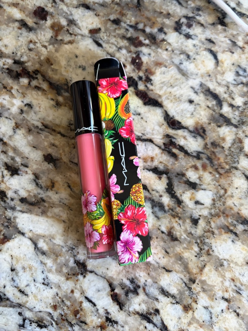 ⚡️🖤MAC Cosmetics Cremesheen LipGlass Cha-Cha-Cha - Picture 8 of 10